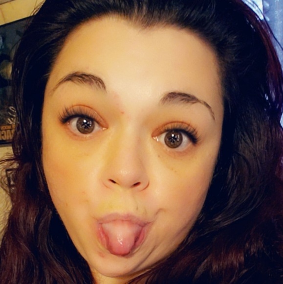 Meet your Posher, Tricia - Picture 3 of 4